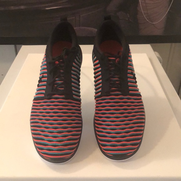 NIKE ROSHE TWO FLYKNIT SIZE 10 - Picture 3 of 7